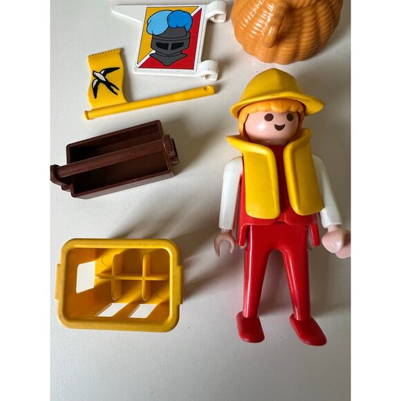 Vintage 1980s Playmobil Figures and Accessories from a Variety of Sets - Picture 4 of 12